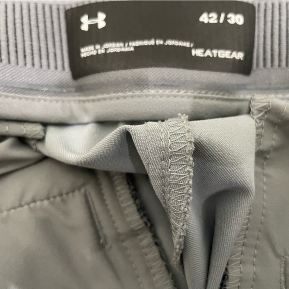 Under Armour Men's Light Gray Chinos Heat Gear - Picture 6 of 6